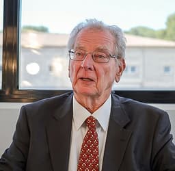 Roger Meï